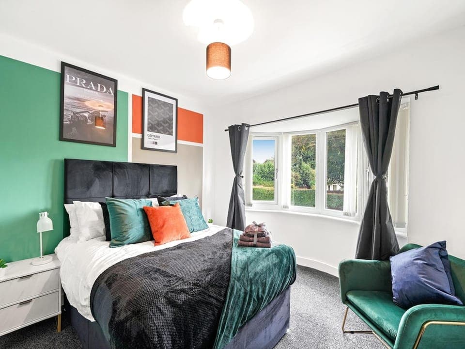 Bed, Photo of the whole room, Bedroom