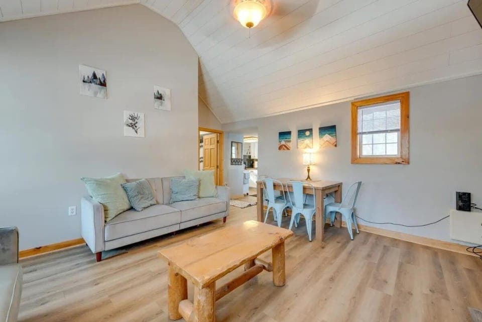Living room, Seating area, Dining area