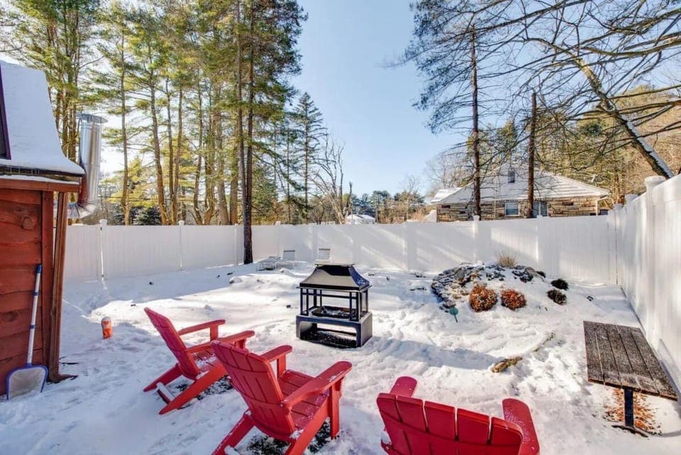 Day, Natural landscape, Winter, Seating area, fireplace