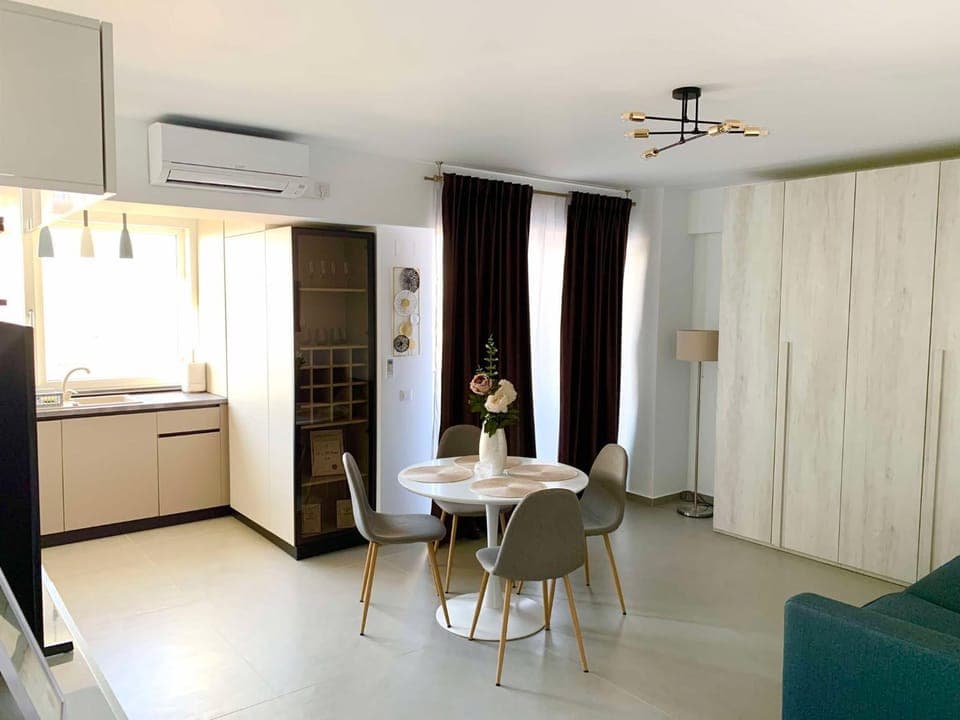 Kitchen or kitchenette, Living room, Seating area, Dining area, minibar, wardrobe, air conditioner