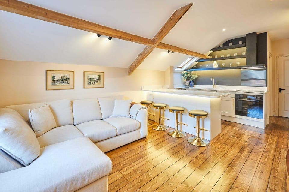 Kitchen or kitchenette, Seating area