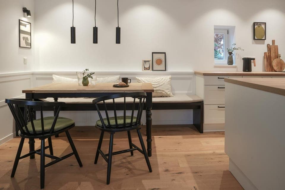 Kitchen or kitchenette, Living room, Seating area, Dining area