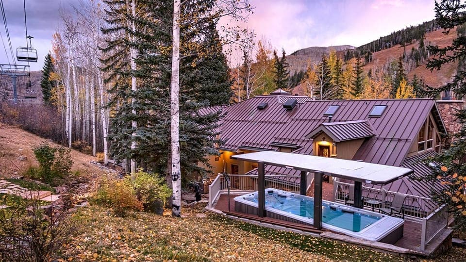 Property building, Natural landscape, Pool view, Swimming pool