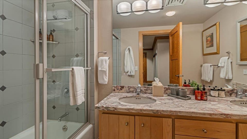 Shower, Bathroom, Bath, towels