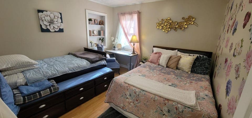 Bed, Decorative detail, Bedroom