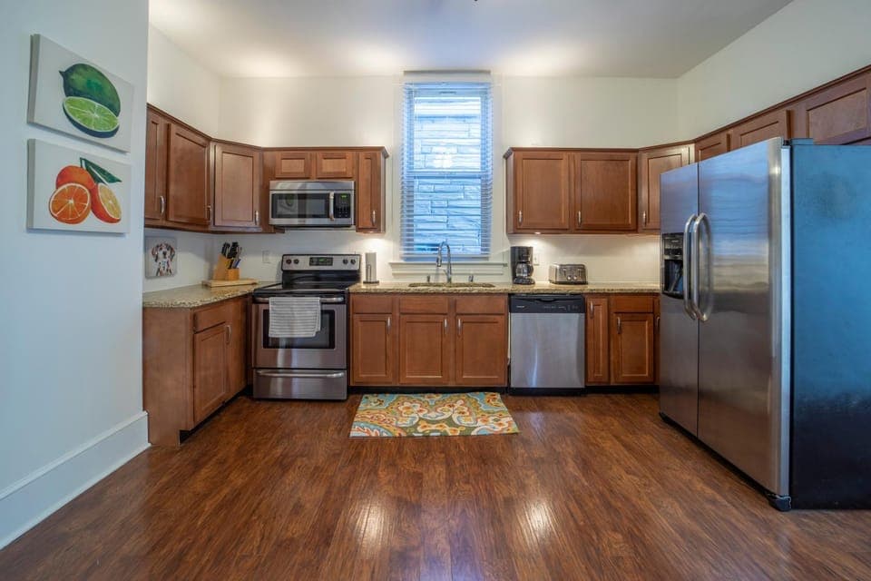 Kitchen or kitchenette, oven, stove