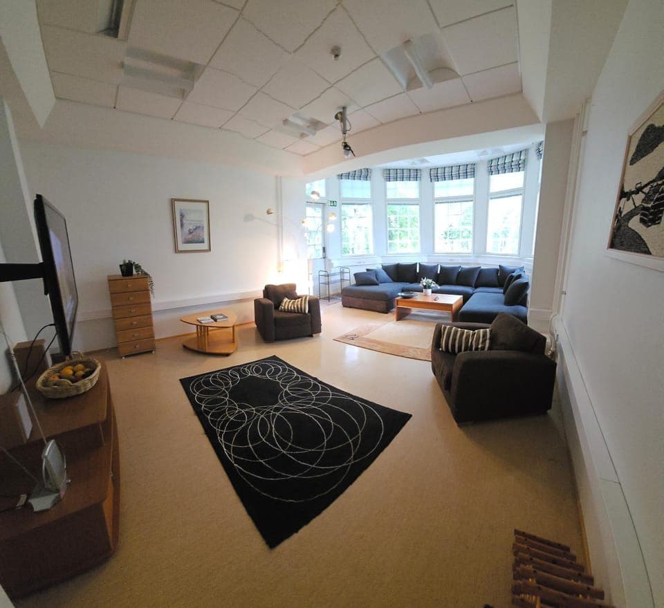 Communal lounge/ TV room