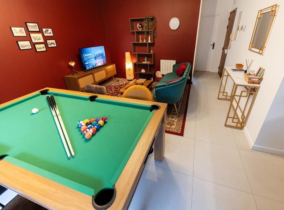 Billiard, TV and multimedia, Living room