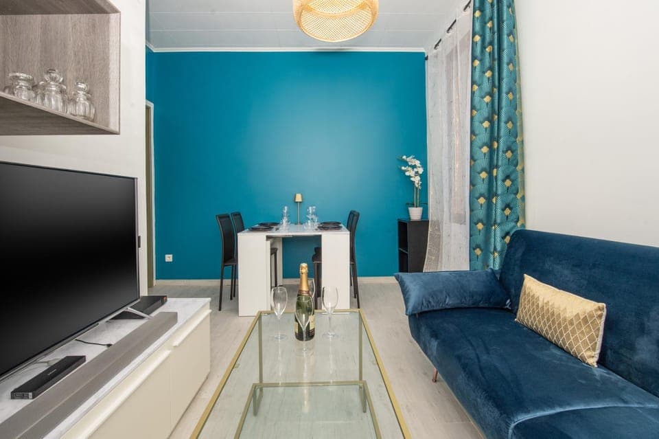 TV and multimedia, Living room, Seating area