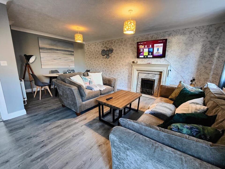 TV and multimedia, Living room, Seating area