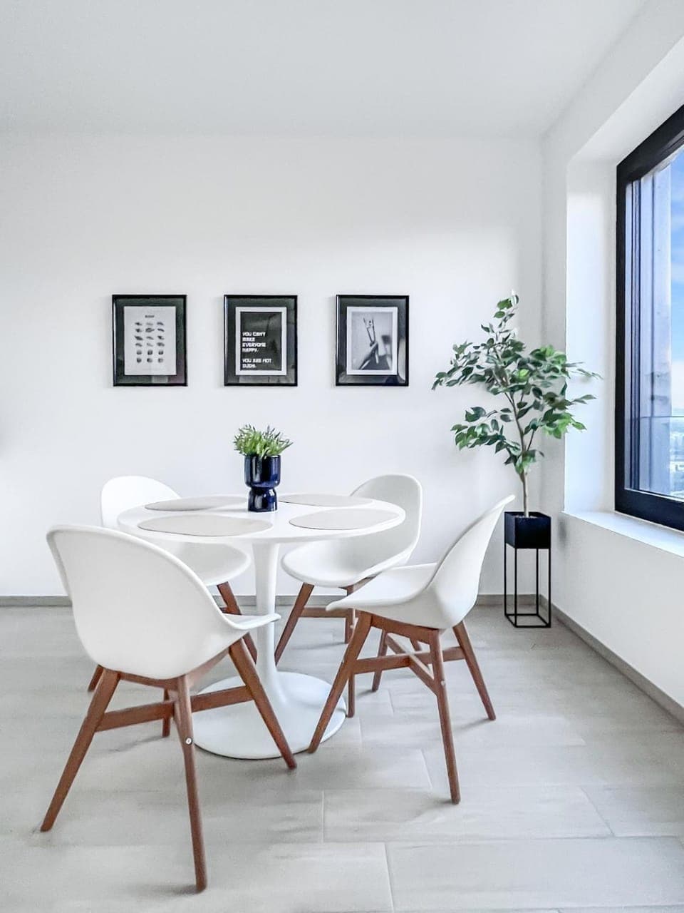 Seating area, Dining area