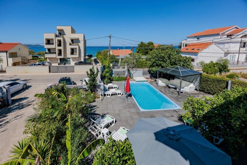 Property building, Day, Natural landscape, Pool view, Sea view, Swimming pool, sunbed