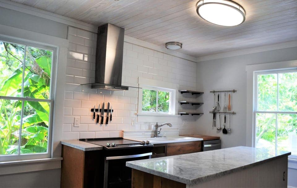 Renovated Lemon Guesthouse 4 KING Bedrooms Downtown Half Mile Stroll- Beach Only 3 Miles House in Saint Augustine