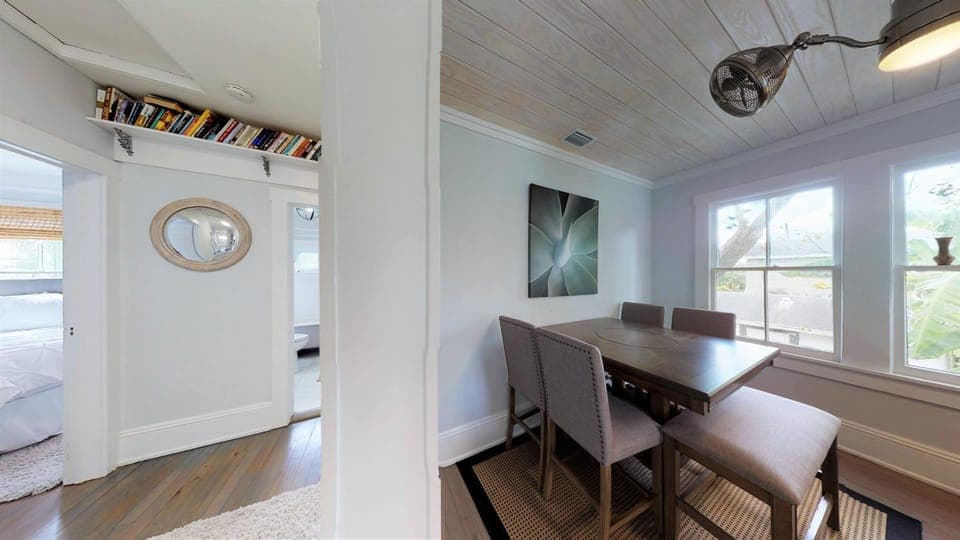 Renovated Lemon Guesthouse 4 KING Bedrooms Downtown Half Mile Stroll- Beach Only 3 Miles House in Saint Augustine