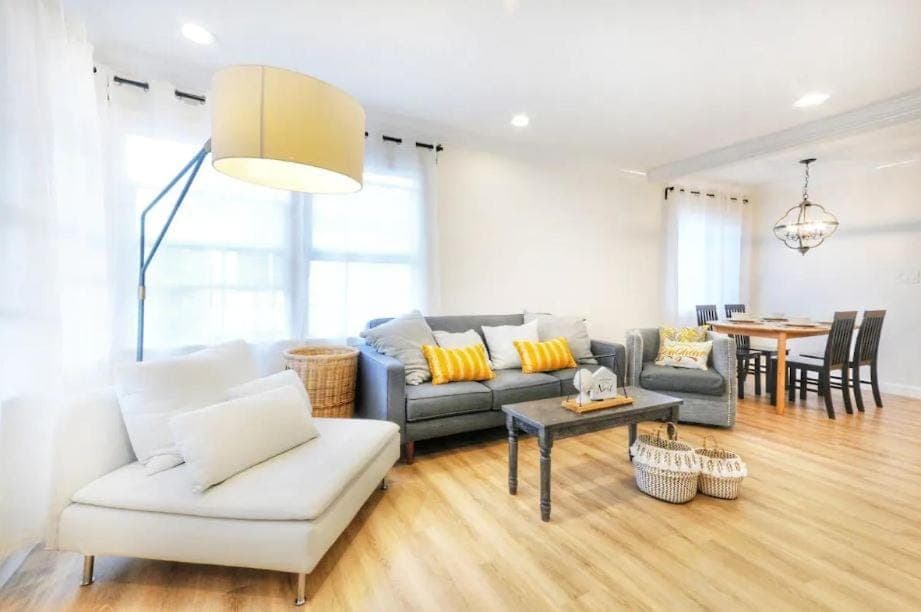 Living room, Seating area