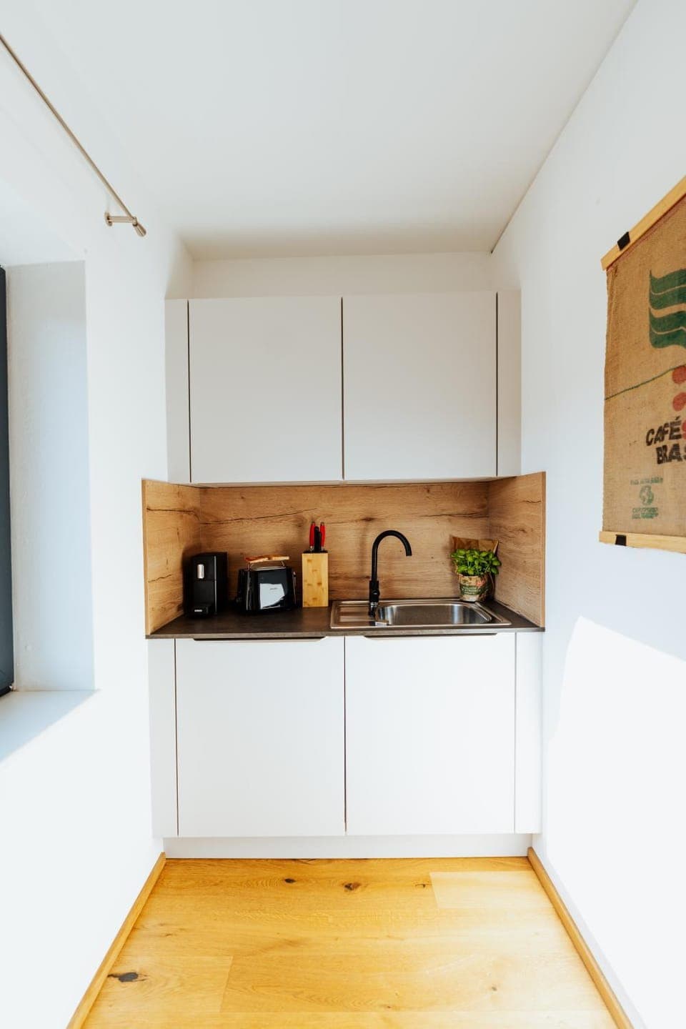 Kitchen or kitchenette, kitchen