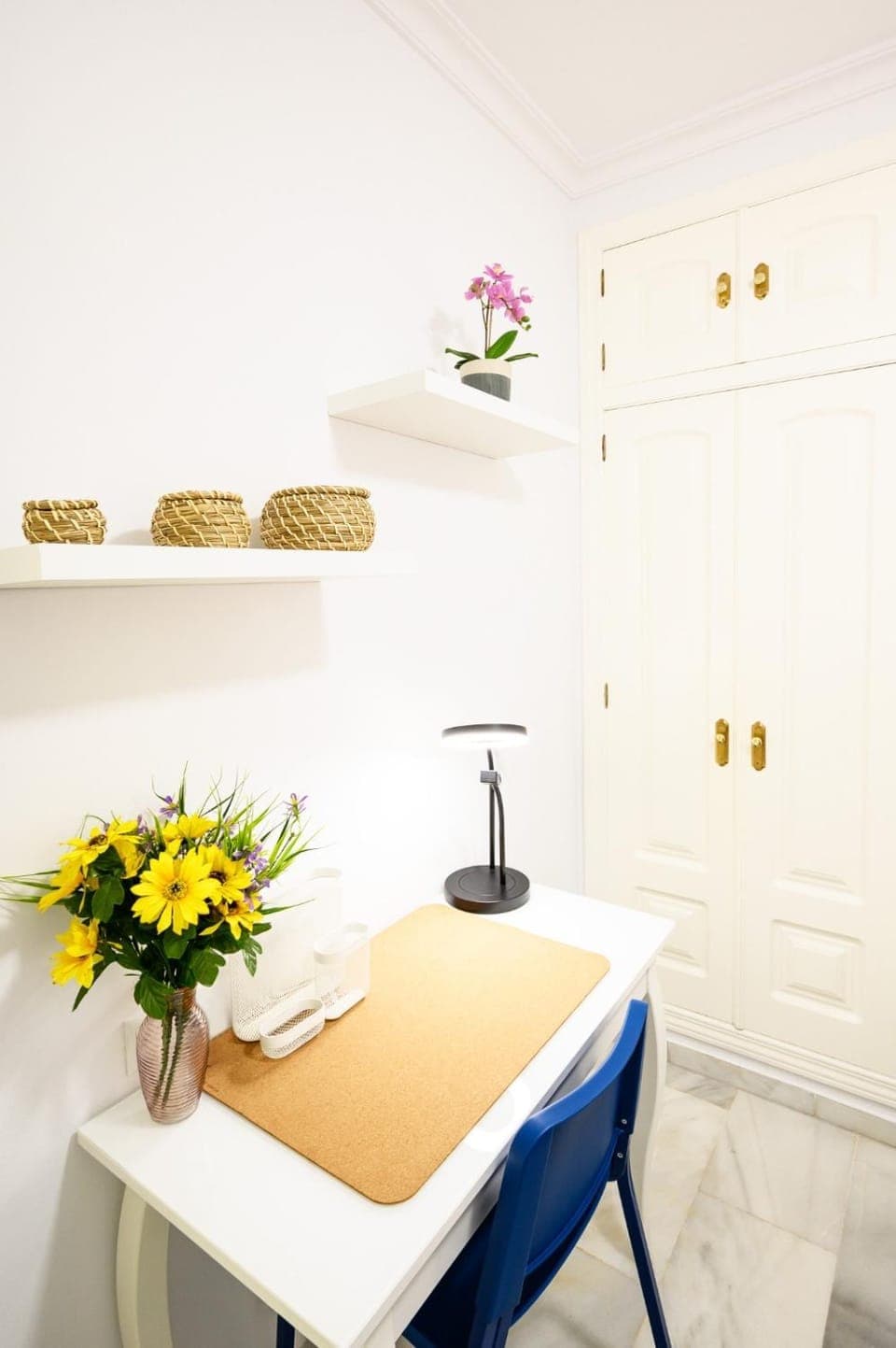 Seating area, internet, internet, air conditioner, air conditioner