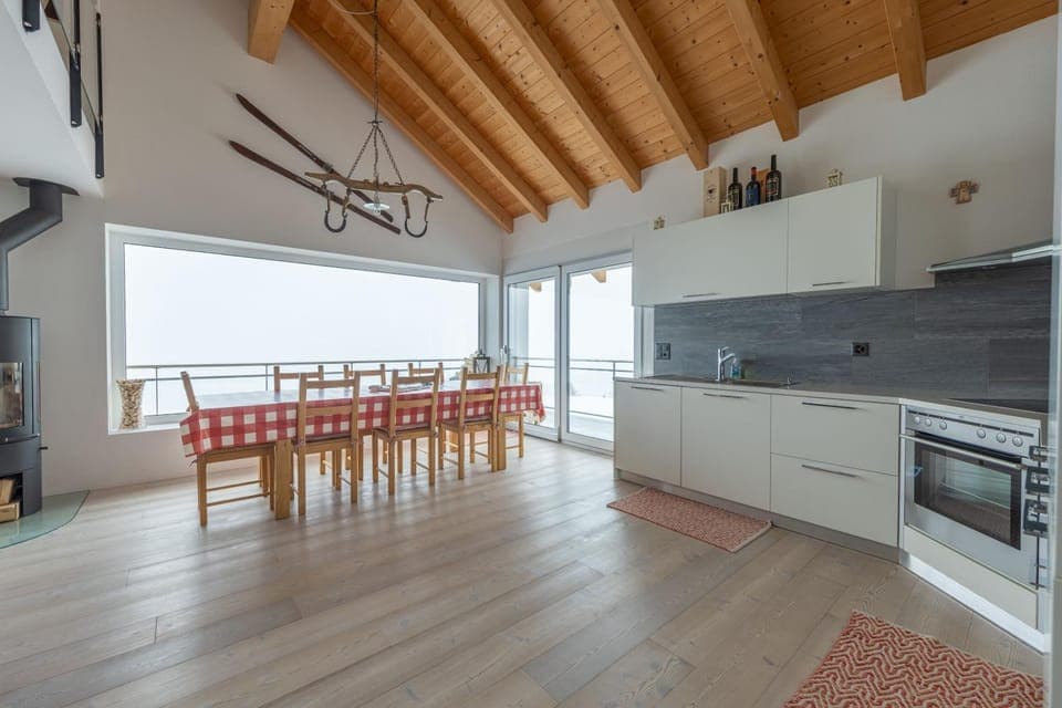 Kitchen or kitchenette, Dining area, fireplace