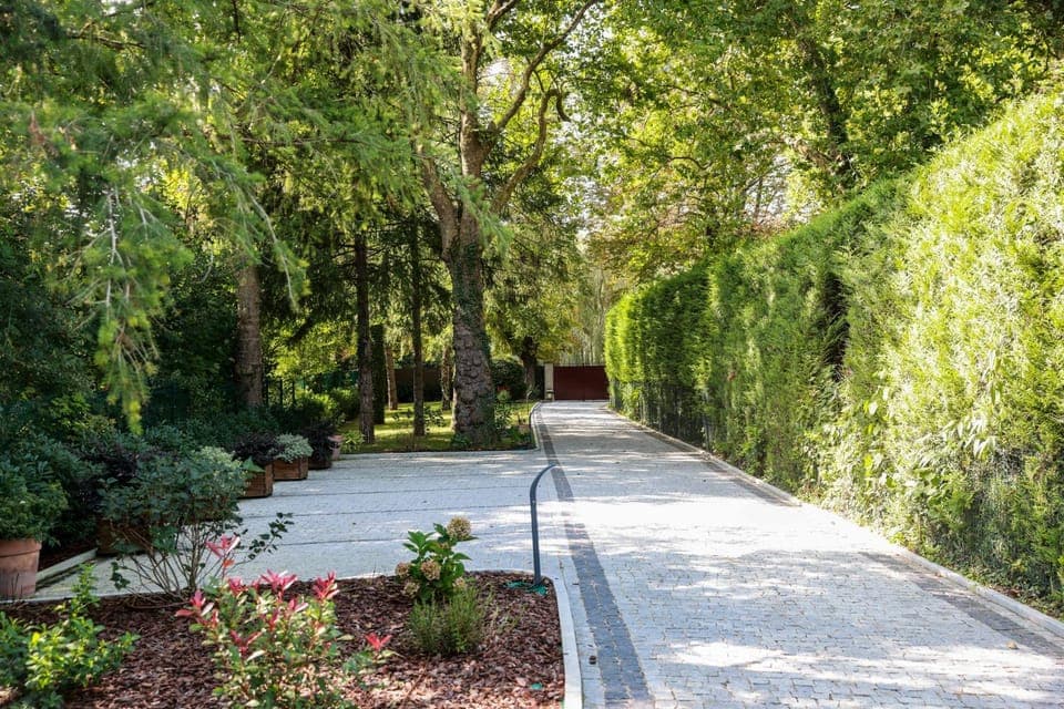 Garden view, Parking