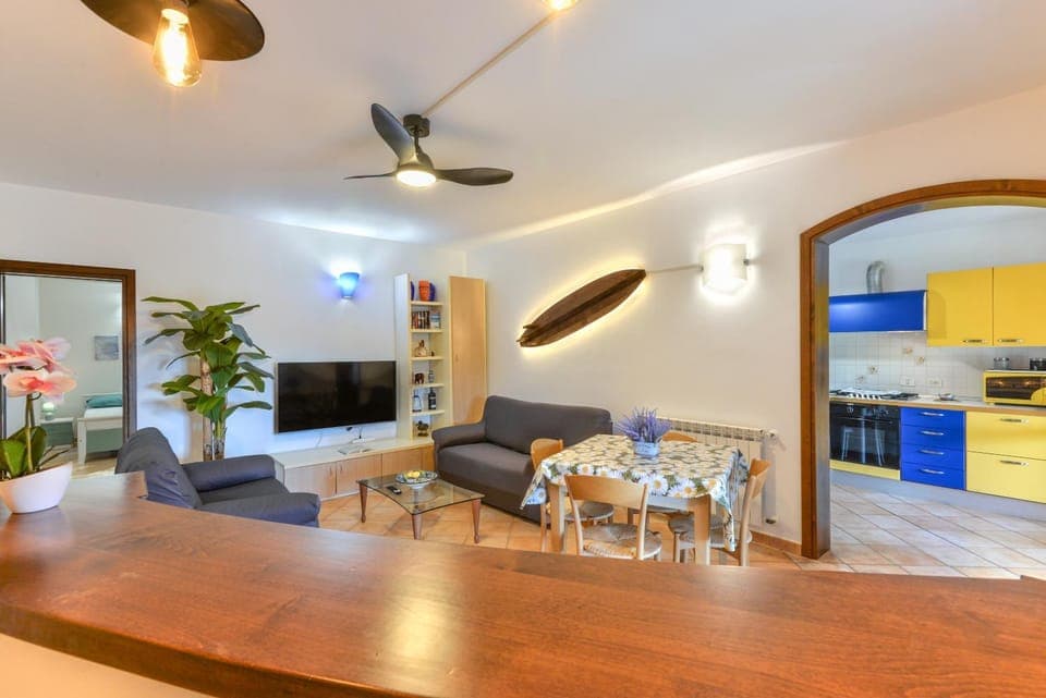 Communal lounge/ TV room, TV and multimedia, Living room, Seating area, Dining area, Evening entertainment