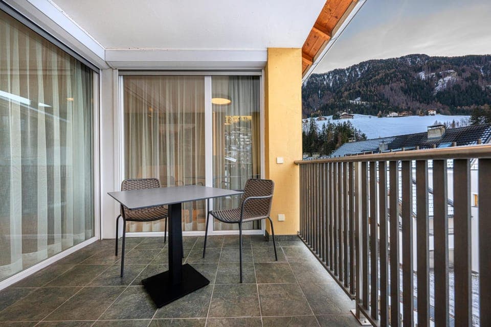 Balcony/Terrace, Mountain view