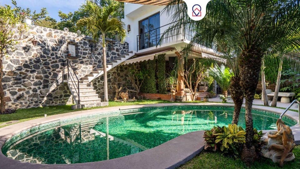 Property building, Day, Swimming pool