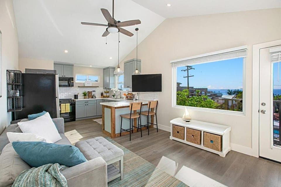 Natural landscape, Kitchen or kitchenette, Living room, Photo of the whole room, Seating area, Dining area