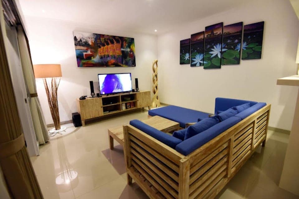 Communal lounge/ TV room