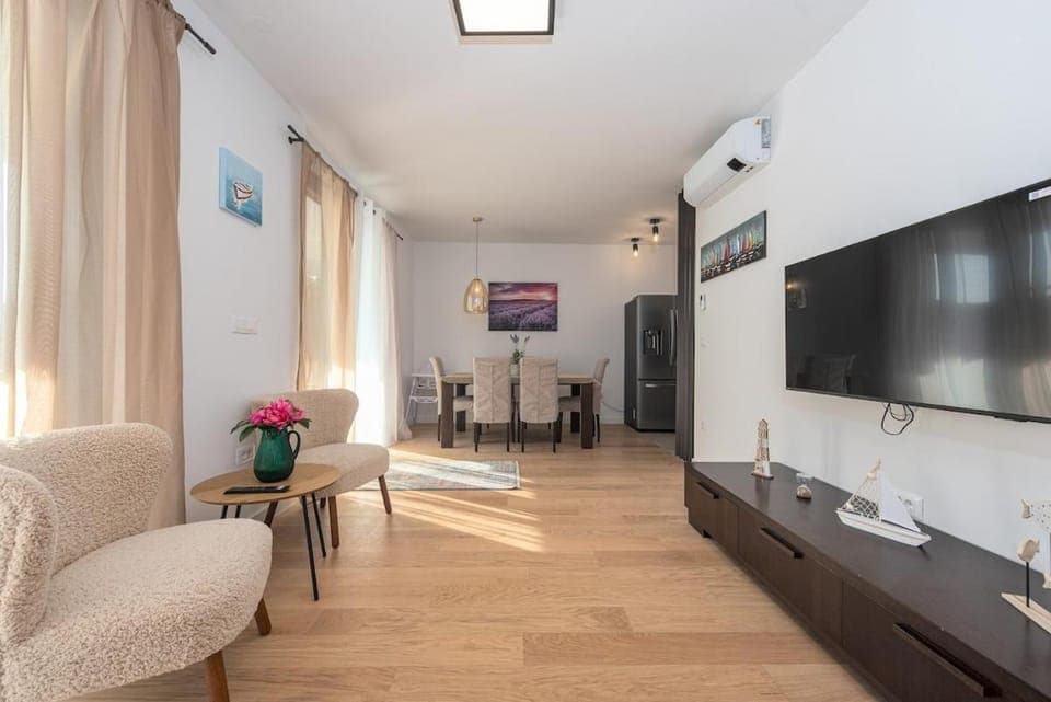 Modern apartment with whirlpool & few steps away from the beach - Borik, Zadar Apartment in Zadar