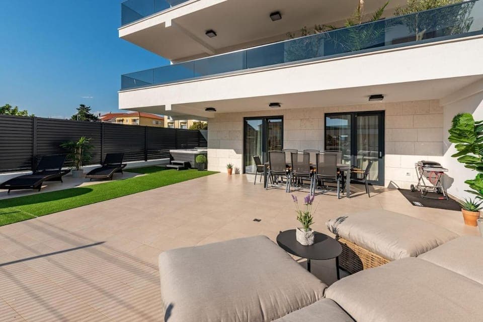 Modern apartment with whirlpool & few steps away from the beach - Borik, Zadar Apartment in Zadar