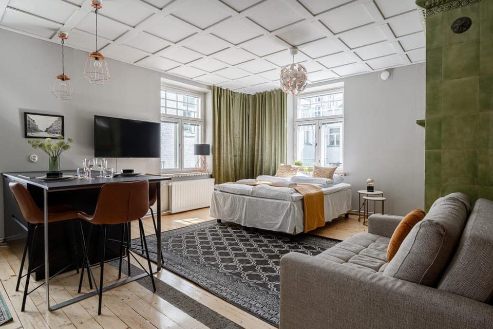 Bed, Photo of the whole room, Dining area