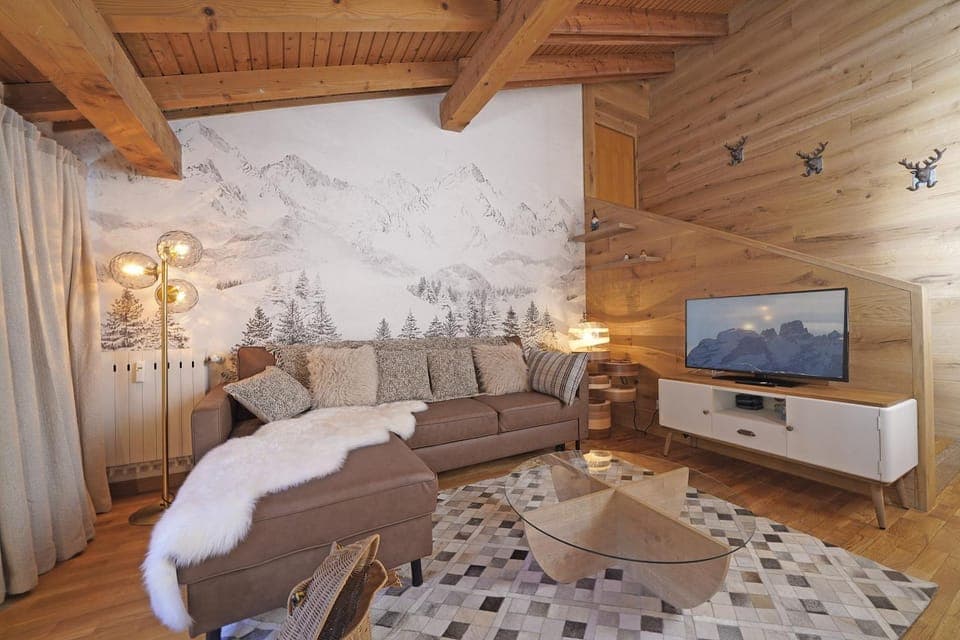 Communal lounge/ TV room