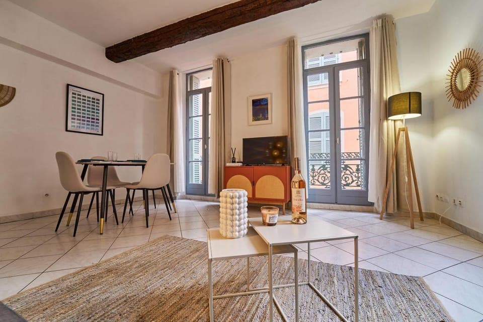 Living room, Dining area