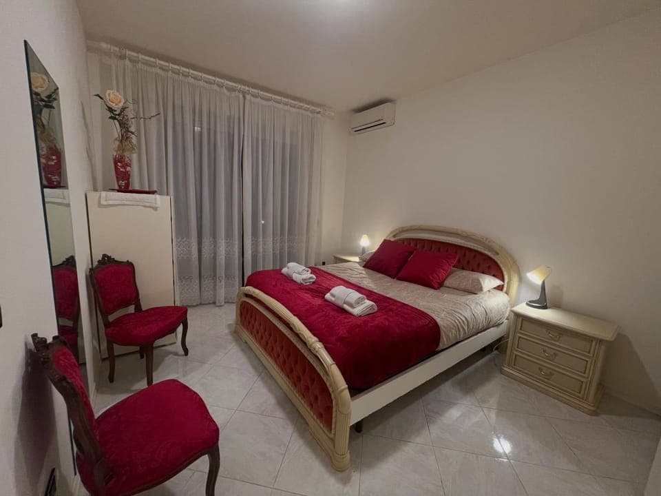 Bed, Photo of the whole room, Bedroom, air conditioner