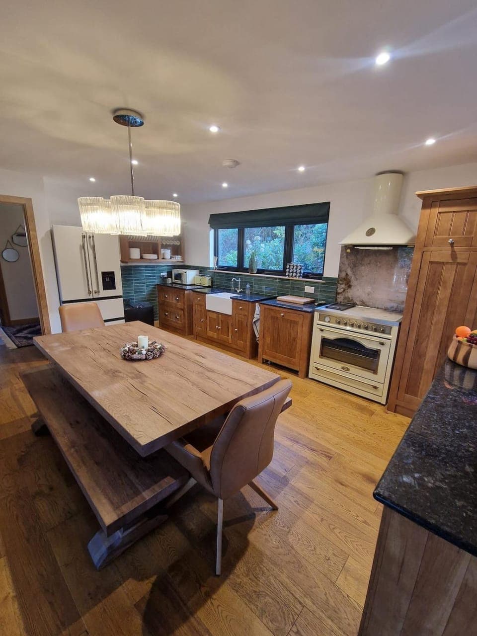 Kitchen or kitchenette, Dining area, dishwasher, oven, pet friendly, stove