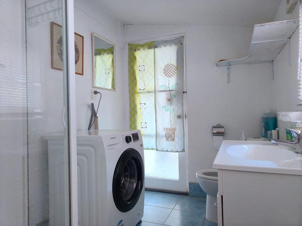 Bathroom, washing machine