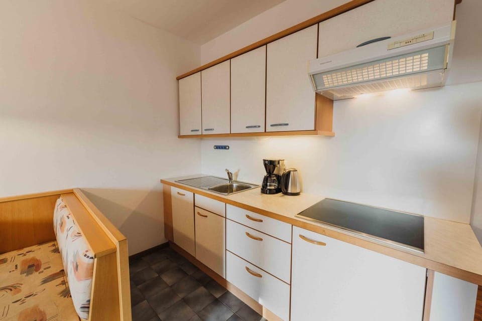 Kitchen or kitchenette, Seating area, pet friendly, stove