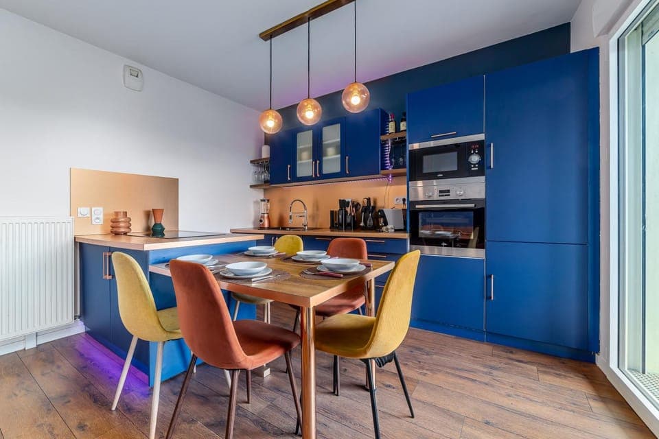 Kitchen or kitchenette, Dining area, oven, stove