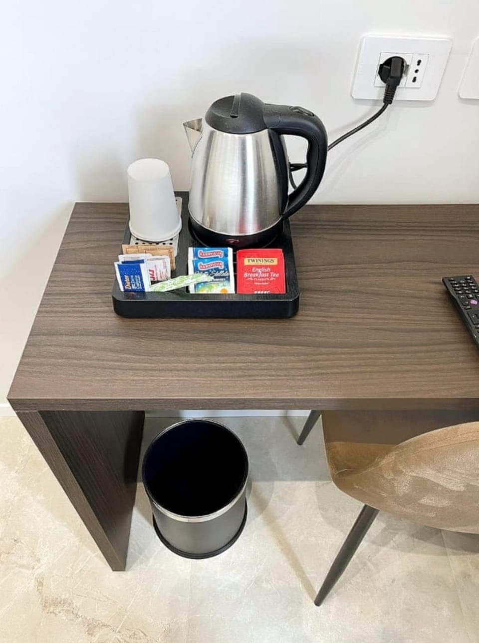 furniture, room service