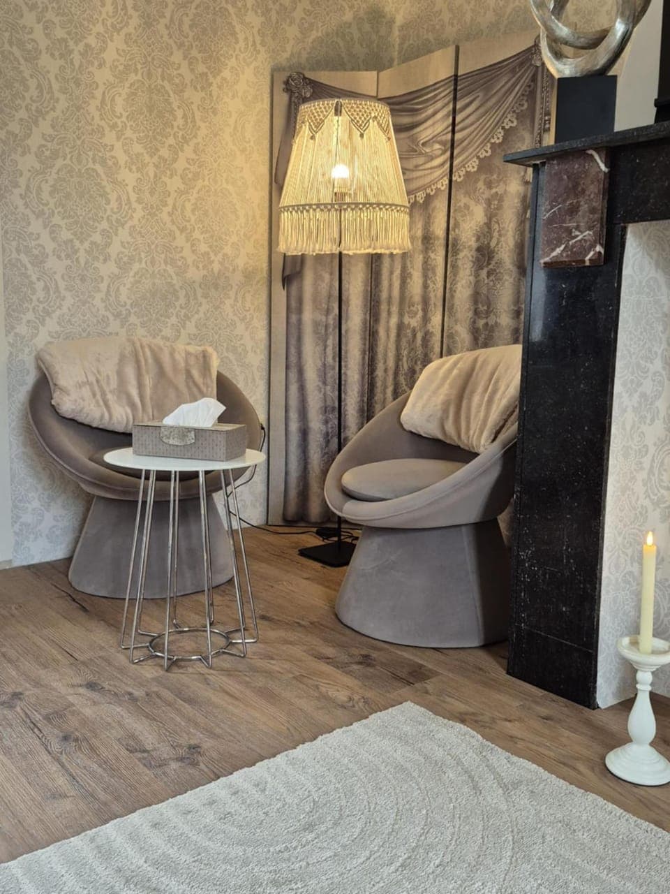 Living room, Seating area