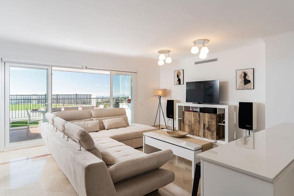 Communal lounge/ TV room, TV and multimedia, Living room