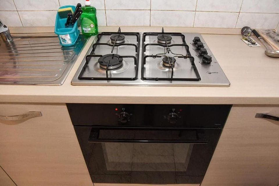 Kitchen or kitchenette, oven