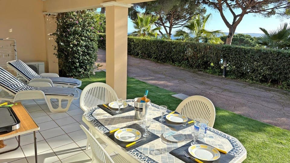 Dining area, Garden view