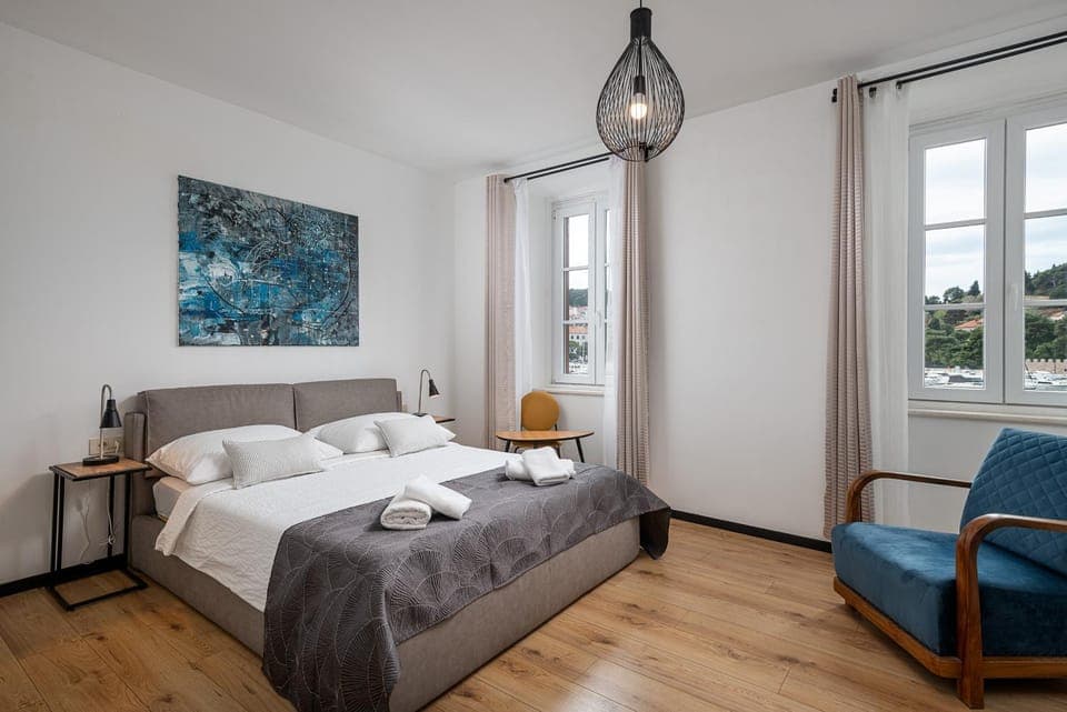 Bed, Photo of the whole room