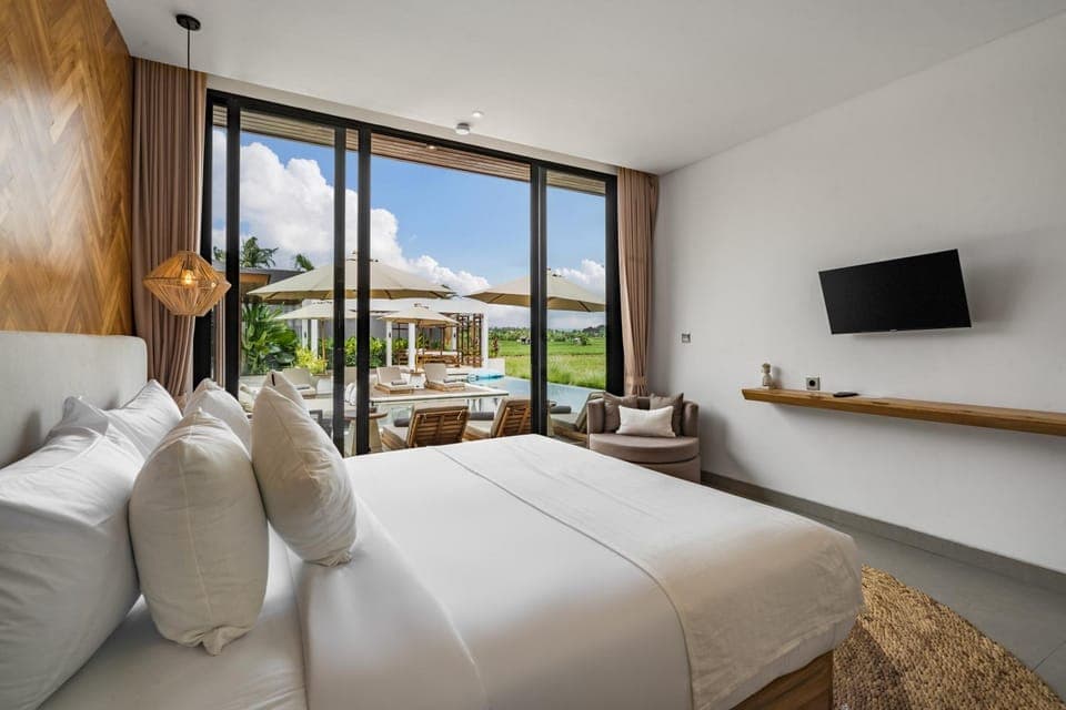 Bed, TV and multimedia, View (from property/room), Photo of the whole room, Bedroom, air conditioner