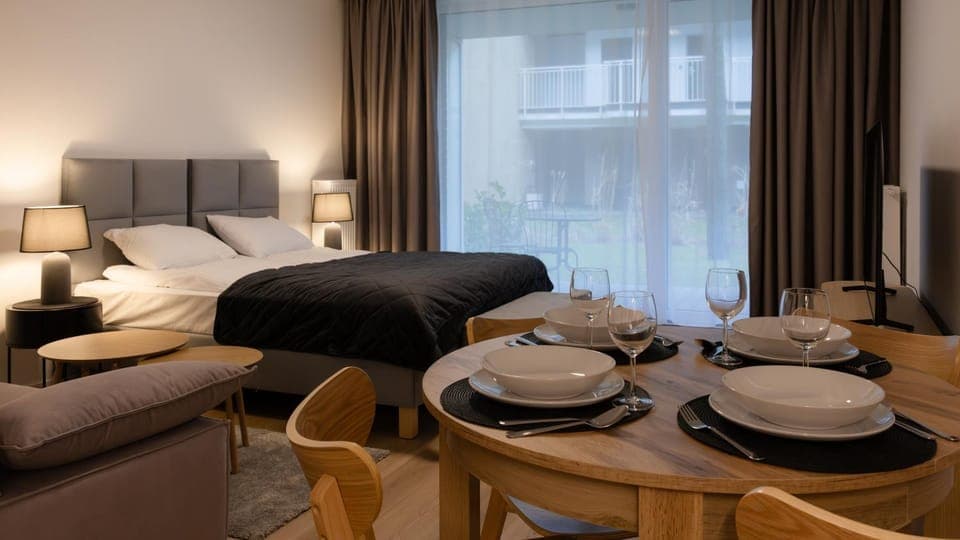 Bed, Photo of the whole room, Dining area