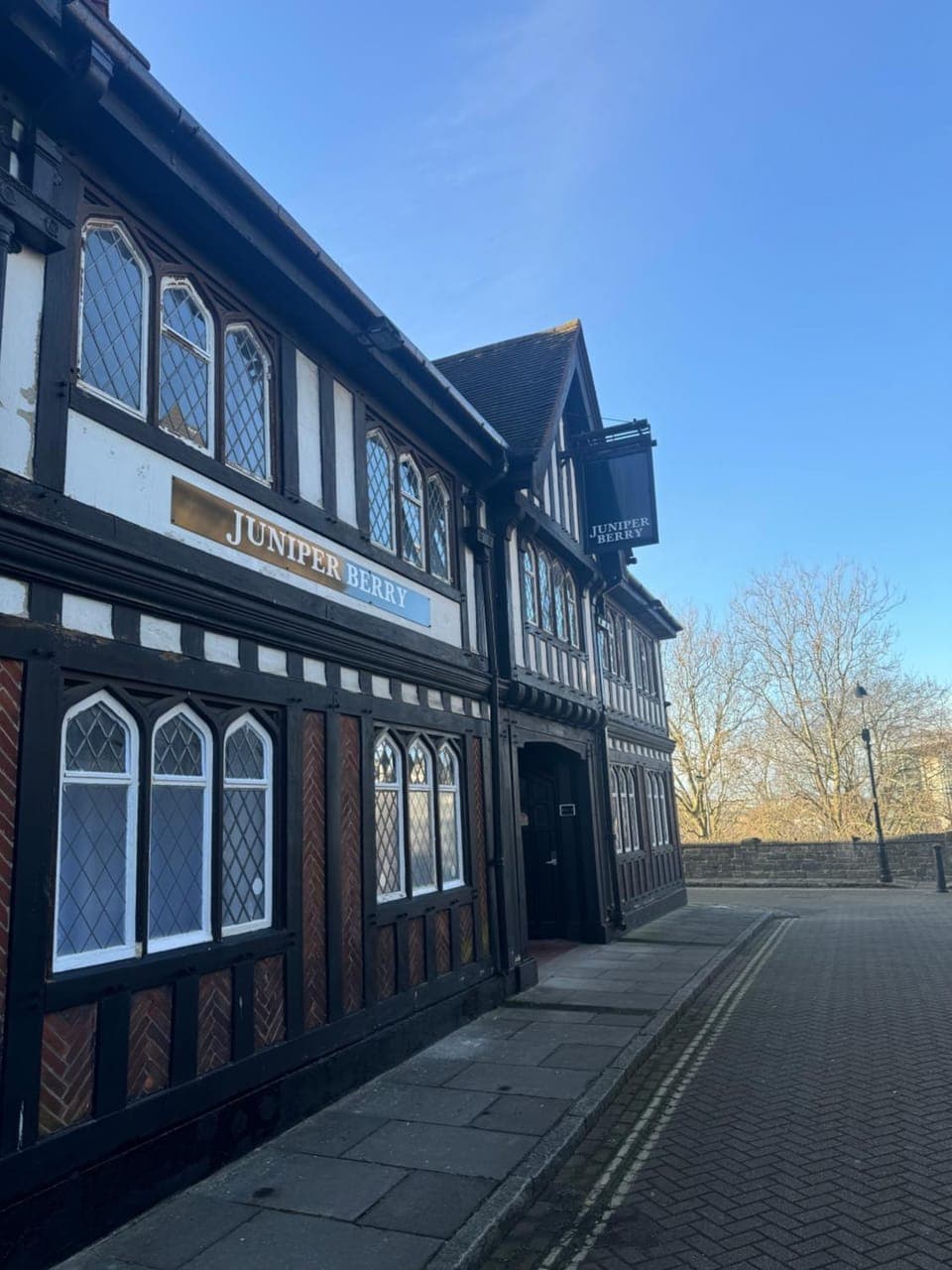 Property building, Property logo or sign, Decorative detail, Logo/Certificate/Sign, City view, Landmark view, Street view