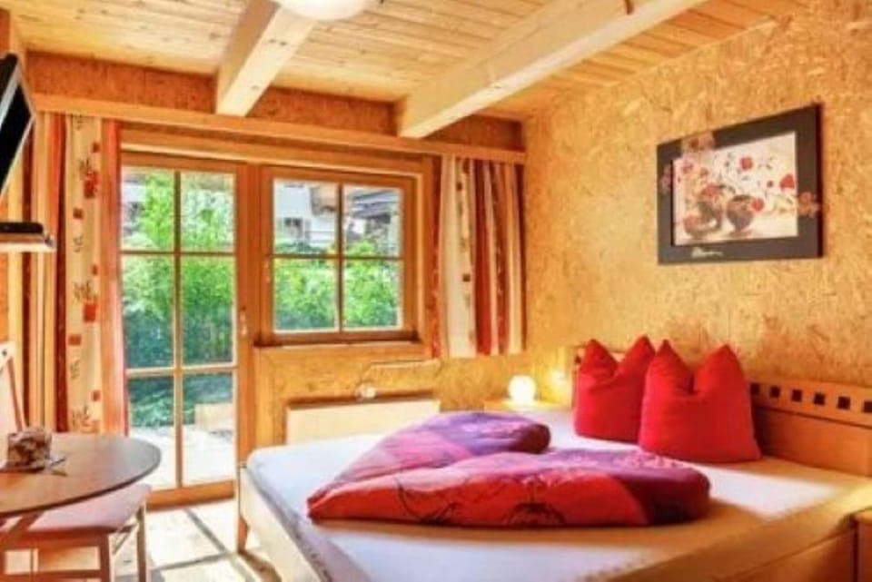 Bed, Photo of the whole room, Seating area, Bedroom