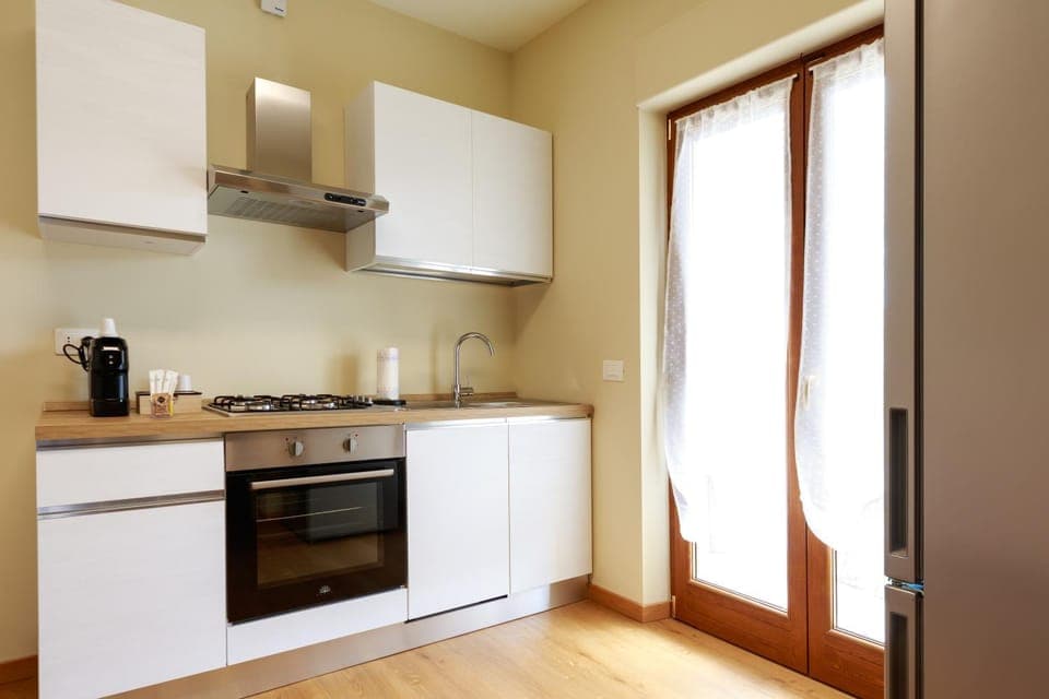 Coffee/tea facilities, Kitchen or kitchenette, internet, stove, kitchen