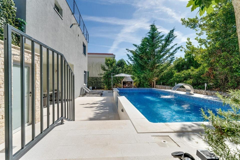 Property building, Patio, Swimming pool